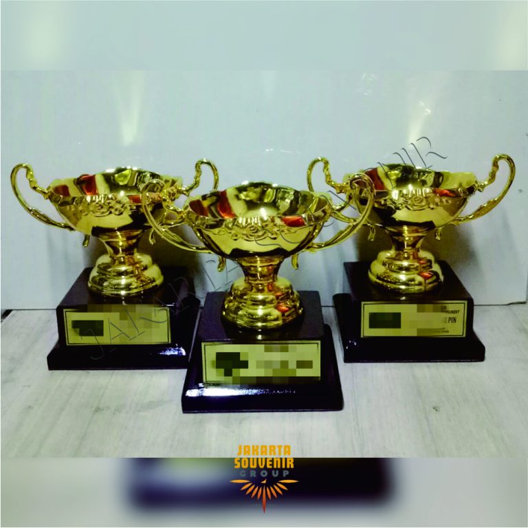 Trophy Cup Mewah