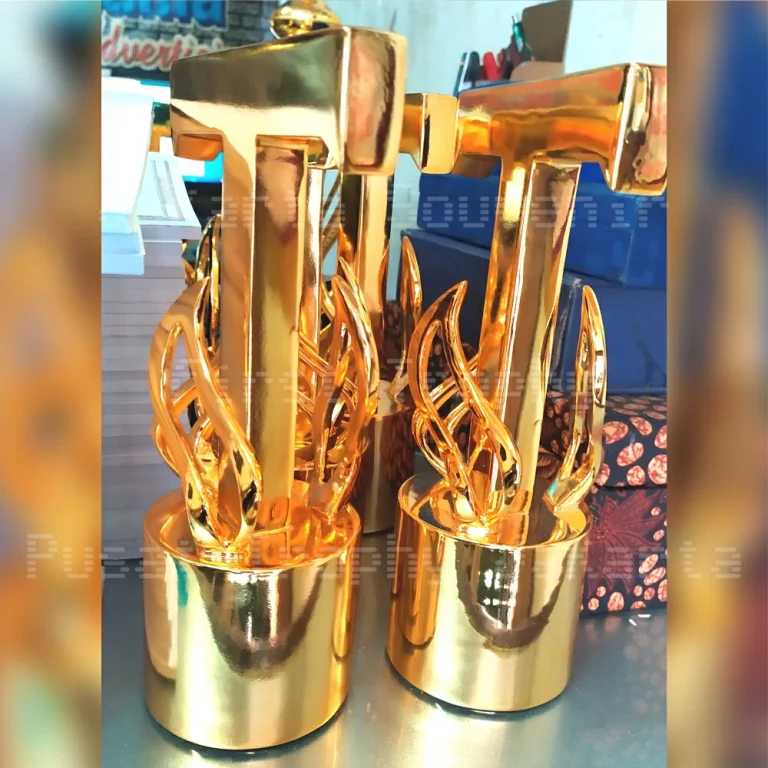 Trophy Huruf