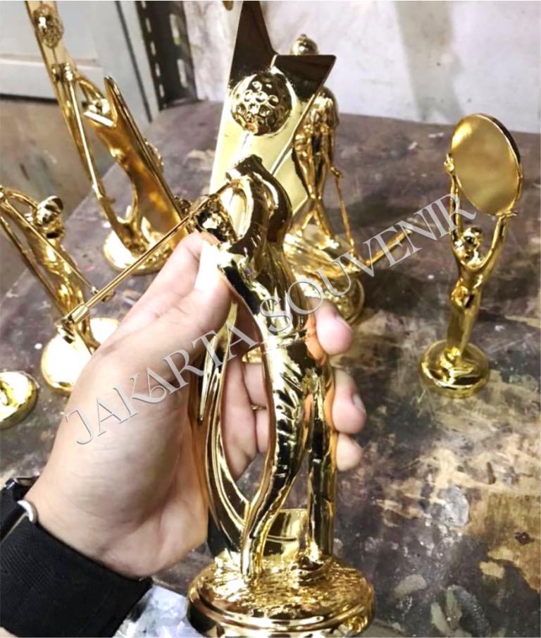 Trophy Perlombaan Golf